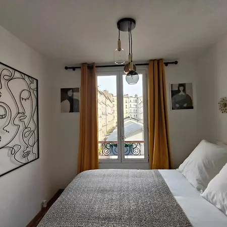 30m2 In The Heart Of Apartment Paris